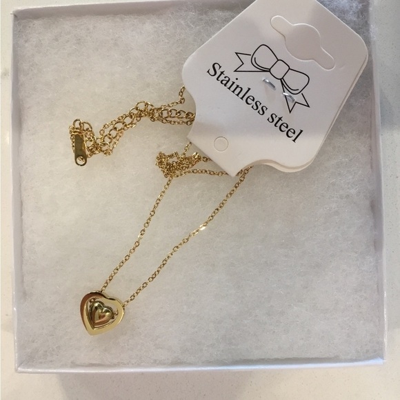 Heart Shape Pendant Necklace on Cable Chain - Picture 3 of 3